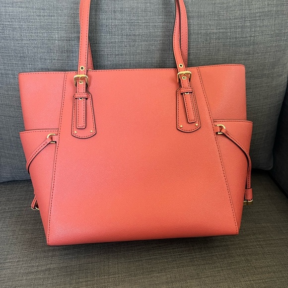 NWT MICHAEL KORS VOYAGER EW TOTE HANDBAG - Picture 4 of 8